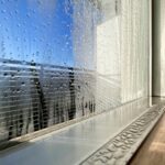 結露の付いた窓