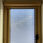 目隠し効果のある窓フィルムを貼った窓